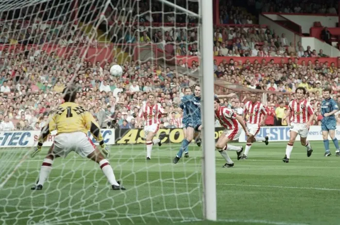 Framed Print : Sheffield United 2 - 1 Manchester United Premier League match at Bramall Lane, Sheffield Framed Print : Sheffield United 2 - 1 Manchester United Premier League match at Bramall Lane, Sheffield