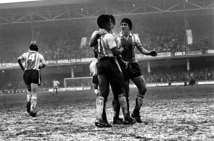 Framed Print : Sheffield United 2 v. Huddersfield 2. Division Three Football. February 1981 MF01-38-029 Framed Print : Sheffield United 2 v. Huddersfield 2. Division Three Football. February 1981 MF01-38-029