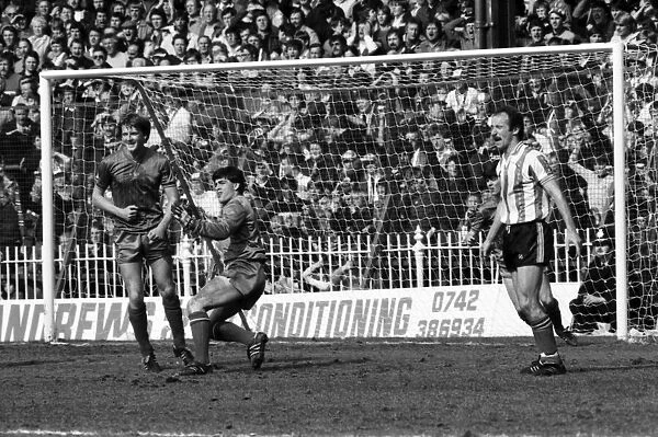 Sheffield Utd 0 v. Bournemouth 0. April 1982 MF06-39-018 Local Caption Division 4