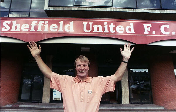 Sheffield Utd manager Dave Bassett outside Bramall Lane. 24th September 1989