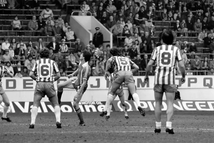 Framed Print : Sheffield Wed. 2 v. Leyton Orient 0. March 1982 MF06-21-028 Local Caption Framed Print : Sheffield Wed. 2 v. Leyton Orient 0. March 1982 MF06-21-028 Local Caption