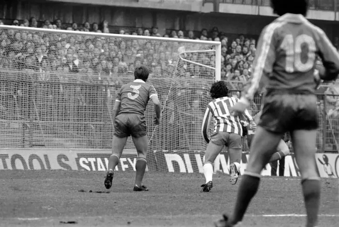 Framed Print : Sheffield Wed. 2 v. Leyton Orient 0. March 1982 MF06-21-041 Local Caption Framed Print : Sheffield Wed. 2 v. Leyton Orient 0. March 1982 MF06-21-041 Local Caption