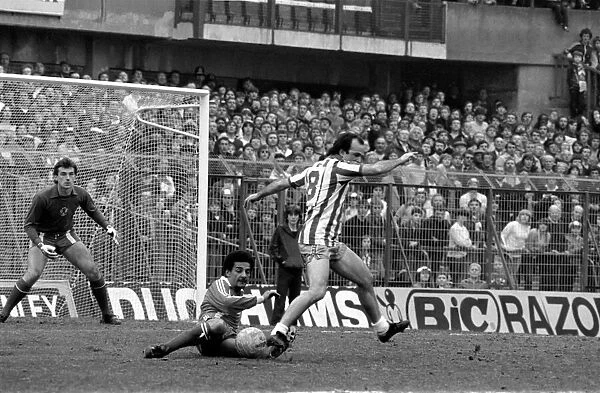 Sheffield Wed. 2 v. Leyton Orient 0. March 1982 MF06-21 Local Caption Division 2
