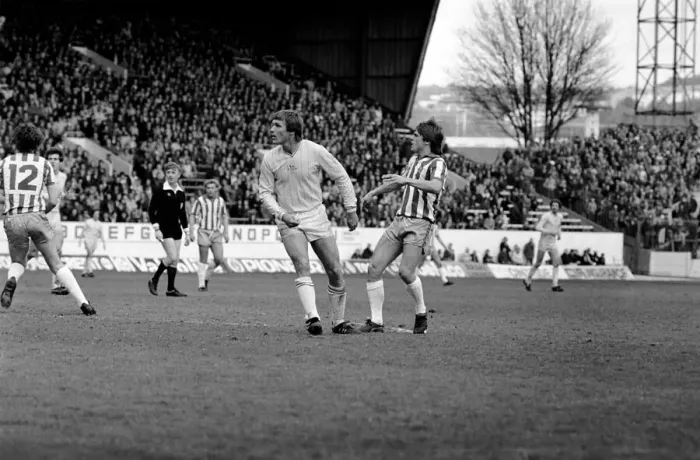 Framed Print : Sheffield Wednesday 0 v. Chelsea 0. Division 2 Football May 1982 MF07-11-039 Framed Print : Sheffield Wednesday 0 v. Chelsea 0. Division 2 Football May 1982 MF07-11-039