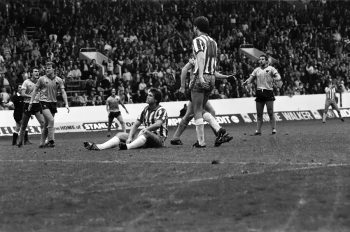 Framed Print : Sheffield Wednesday 0 v. Wolverhampton Wanderers 0. Division 2 Football