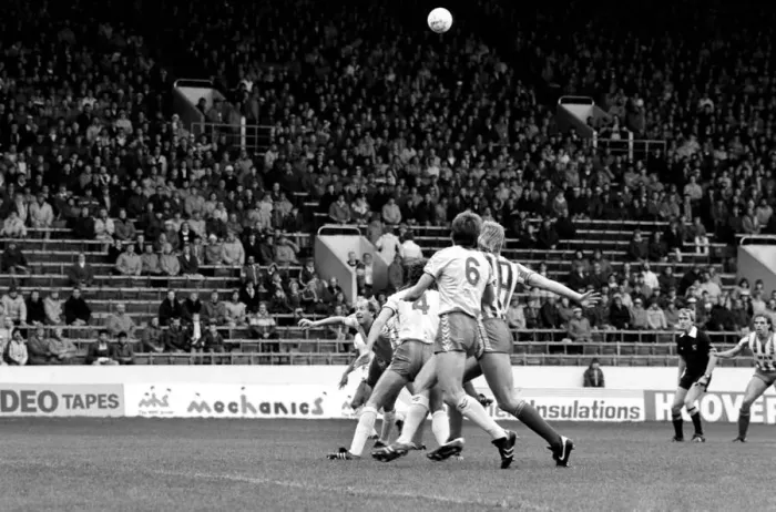 Framed Print : Sheffield Wednesday 1 v. Norwich 2. November 1984 MF18-10 Framed Print : Sheffield Wednesday 1 v. Norwich 2. November 1984 MF18-10