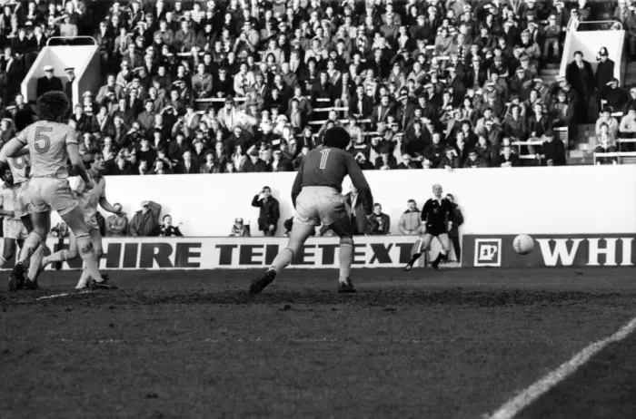 Framed Print : Sheffield Wednesday 1 v. Notts. County 2. Division Two Football. January 1981 MF01-20-043