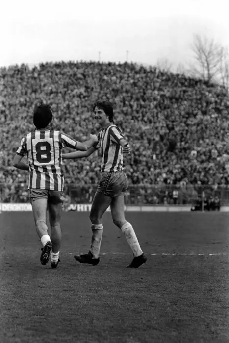 Framed Print : Sheffield Wednesday 2 v. Cambridge United 1. April 1982 MF06-33-009 Framed Print : Sheffield Wednesday 2 v. Cambridge United 1. April 1982 MF06-33-009