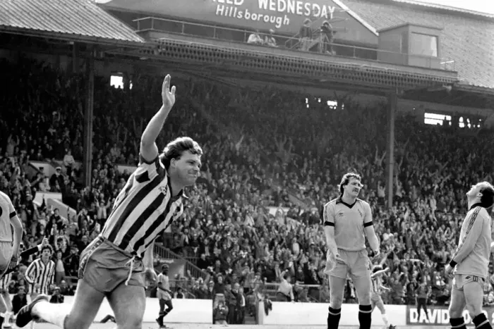 Framed Print : Sheffield Wednesday 2 v. Cambridge United 1. April 1982 MF06-33-003 Framed Print : Sheffield Wednesday 2 v. Cambridge United 1. April 1982 MF06-33-003