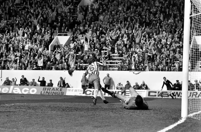Framed Print : Sheffield Wednesday 2 v. Cambridge United 1. April 1982 MF06-33-025