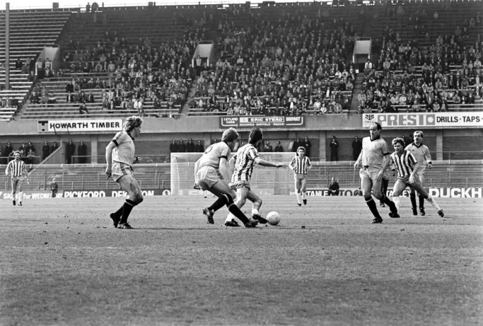 Framed Print : Sheffield Wednesday 2 v. Cambridge United 1. April 1982 MF06-33-032