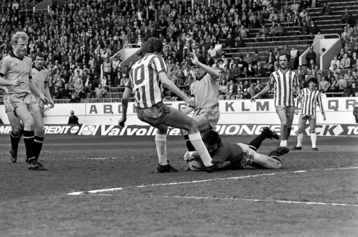 Framed Print : Sheffield Wednesday 2 v. Cambridge United 1. April 1982 MF06-33-037