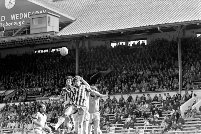 Framed Print : Sheffield Wednesday 2 v. Cambridge United 1. April 1982 MF06-33-044 Framed Print : Sheffield Wednesday 2 v. Cambridge United 1. April 1982 MF06-33-044