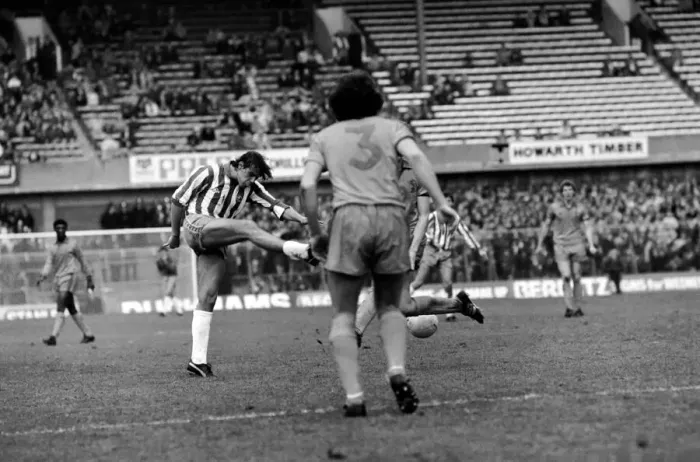 Framed Print : Sheffield Wednesday 2 v. Oldham 1. Division 1 Football October 1981 MF04-09-047 Framed Print : Sheffield Wednesday 2 v. Oldham 1. Division 1 Football October 1981 MF04-09-047