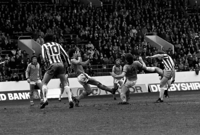 Framed Print : Sheffield Wednesday 3 v. Luton 1. Division Two Football. April 1981 MF02-14-027 Framed Print : Sheffield Wednesday 3 v. Luton 1. Division Two Football. April 1981 MF02-14-027