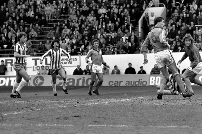Framed Print : Sheffield Wednesday 3 v. Luton 1. Division Two Football. April 1981 MF02-14-039 Framed Print : Sheffield Wednesday 3 v. Luton 1. Division Two Football. April 1981 MF02-14-039