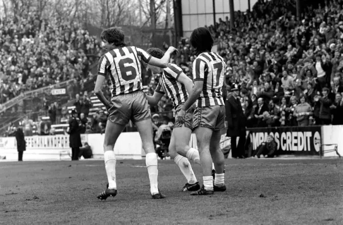 Framed Print : Sheffield Wednesday 3 v. Luton 1. Division Two Football. April 1981 MF02-14-010 Framed Print : Sheffield Wednesday 3 v. Luton 1. Division Two Football. April 1981 MF02-14-010