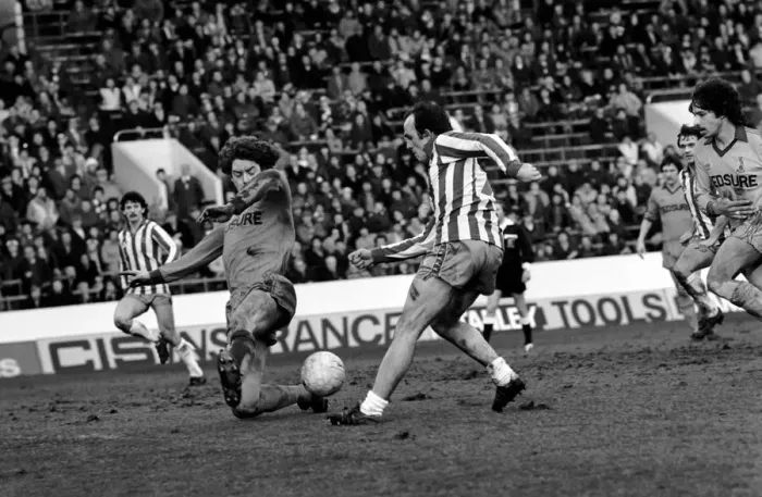 Framed Print : Sheffield Wednesday 3 v. Oldham 0. Division One Football. February 1981 MF01-31-016
