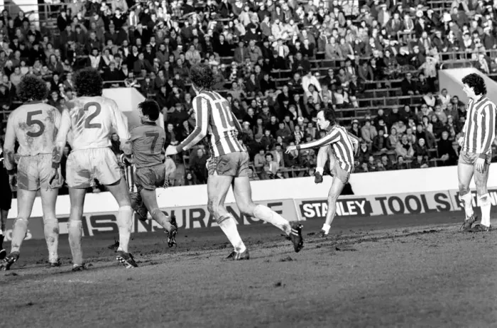 Framed Print : Sheffield Wednesday 3 v. Oldham 0. Division One Football. February 1981 MF01-31-022 Framed Print : Sheffield Wednesday 3 v. Oldham 0. Division One Football. February 1981 MF01-31-022
