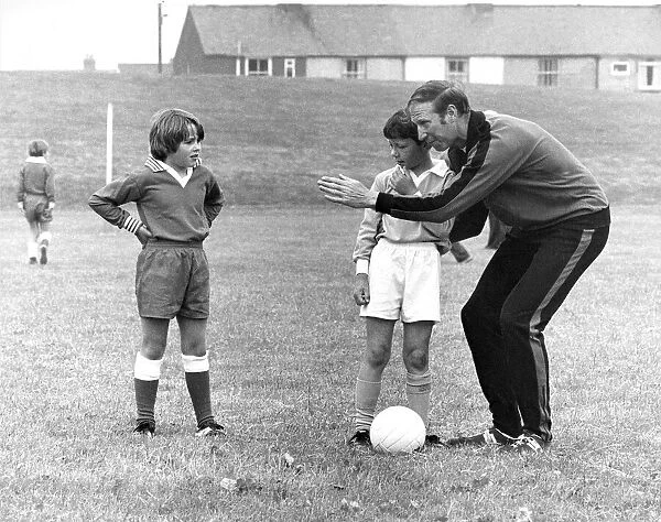 Sheffield Wednesday manager Jack Charlton coaching young footballers in February 1979