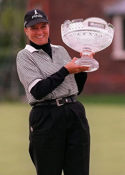 Sherrie Steinhauer American woman golfer Aug 1998 Holding the Weetabix British