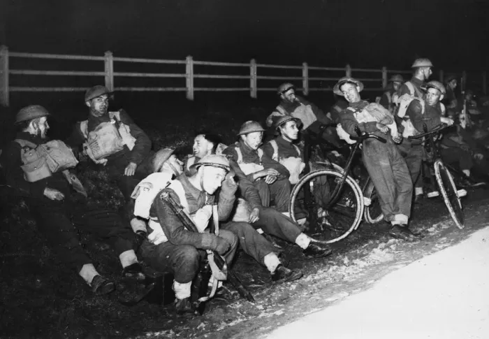 Framed Print : The Sherwood Foresters. Night manoeuvres and march during training in forward areas Framed Print : The Sherwood Foresters. Night manoeuvres and march during training in forward areas