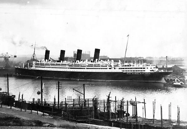 The ship Aquitania before her departure from the River Tyne