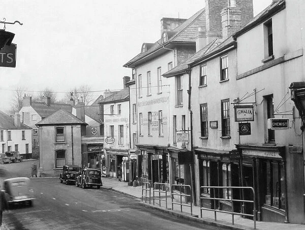 Ship Street, Brecon, a market town and community in Powys, Mid Wales, 28th January 1955