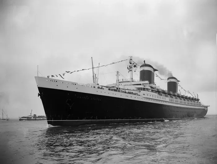 Framed Print : Ship United States arriving at Southampton after making record breaking maiden voyage