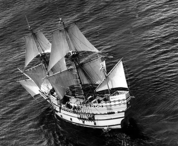 Framed Print : Ships: Mayflower II April 1957, cheered the Daily Mirror Aircraft when it found her in Framed Print : Ships: Mayflower II April 1957, cheered the Daily Mirror Aircraft when it found her in