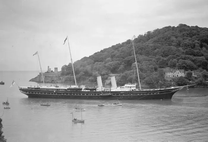 Framed Print : Ships Royal Yacht Victoria and Albert entering Dartmouth in Devon