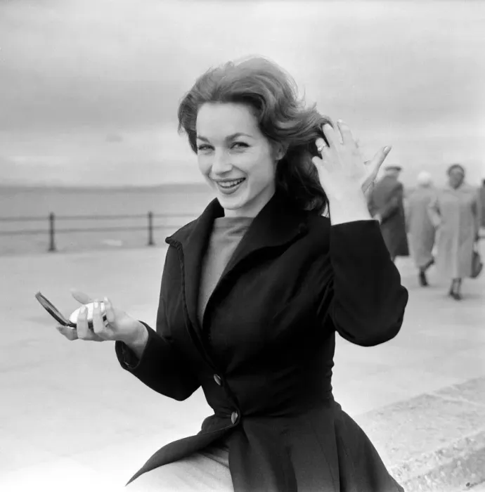 Framed Print : Shirley Anne Field on location at Morecambe where she takes the part of a bathing beauty Framed Print : Shirley Anne Field on location at Morecambe where she takes the part of a bathing beauty