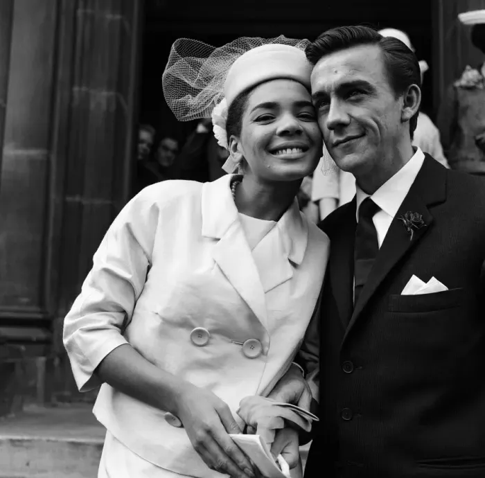 Framed Print : Shirley Bassey, 24, marries film director Kenneth Hume, 35, at Paddington Register Office Framed Print : Shirley Bassey, 24, marries film director Kenneth Hume, 35, at Paddington Register Office