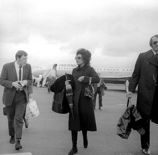 Shirley Bassey arriving at Newcastle Airport on 30th April 1971