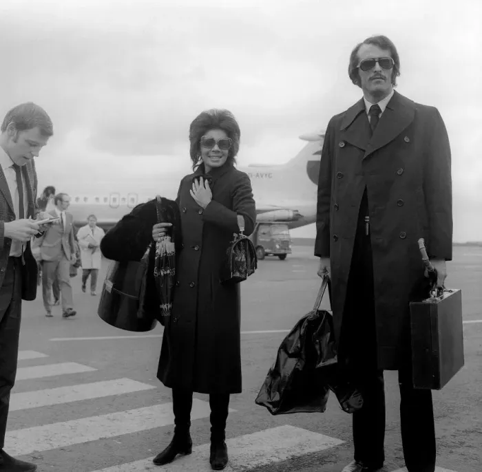 Framed Print : Shirley Bassey arriving at Newcastle Airport on 30th April 1971 Framed Print : Shirley Bassey arriving at Newcastle Airport on 30th April 1971