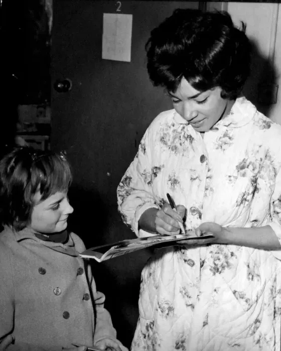 Framed Print : Shirley Bassey, the Cardiff born singer returned home to Cardiff for a one night show