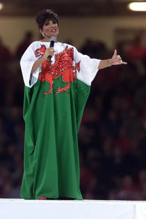 Framed Print : Shirley Bassey entertains the crowd at the opening ceremony of the Rugby World Cup in Framed Print : Shirley Bassey entertains the crowd at the opening ceremony of the Rugby World Cup in