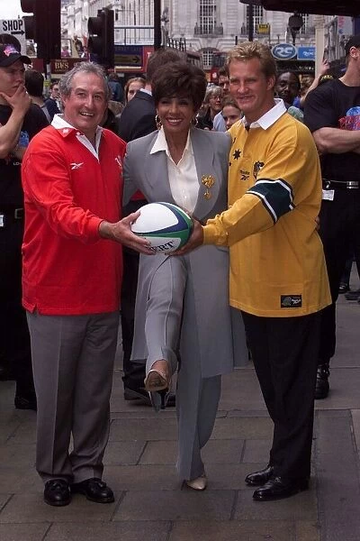 Shirley Bassey launches ITV rugby world cup September 1999 with rugby legends Gareth