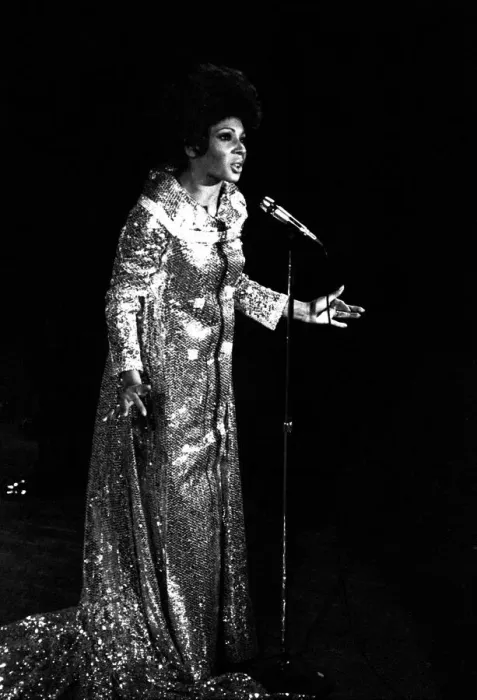 Framed Print : Shirley Bassey performing on stage in concert at Newcastle City Hall 30th April 1971 Framed Print : Shirley Bassey performing on stage in concert at Newcastle City Hall 30th April 1971