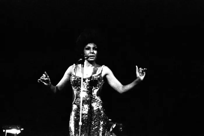 Framed Print : Shirley Bassey performing on stage in concert at Newcastle City Hall 30th April 1971