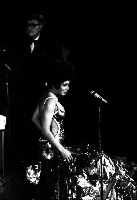 Framed Print : Shirley Bassey performing on stage in concert at Newcastle City Hall 30th April 1971