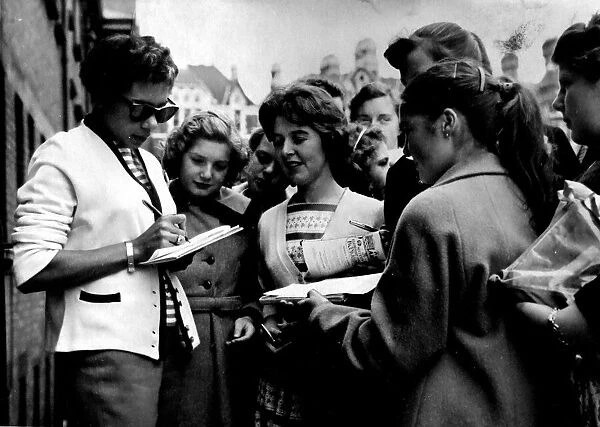 Shirley Bassey signs autographs for fans in Cardiff today - 1st Sept 1957