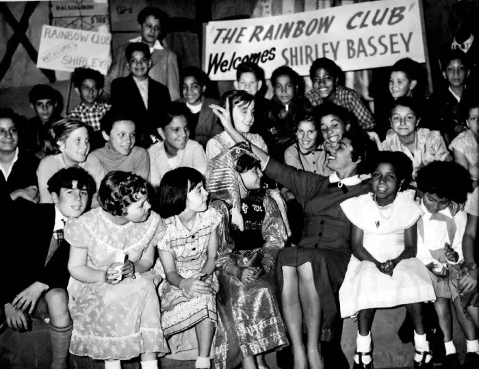 Framed Print : Shirley Bassey sings to members of the Bute Street Rainbow Club who welcomed her to Framed Print : Shirley Bassey sings to members of the Bute Street Rainbow Club who welcomed her to
