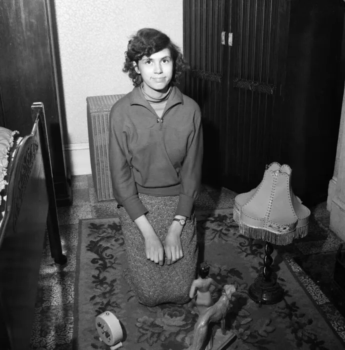 Framed Print : Shirley Hitchings, aged 15, of Wycliffe Road, Battersea Framed Print : Shirley Hitchings, aged 15, of Wycliffe Road, Battersea