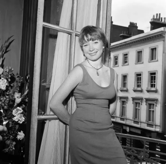 Framed Print : Shirley MacLaine, pictured in her room at Claridges Hotel in London Framed Print : Shirley MacLaine, pictured in her room at Claridges Hotel in London