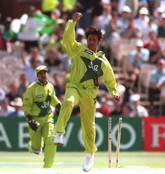 Shoaib Akhtar celebrates Nathan Astles wicket June 1999 during the semi finals