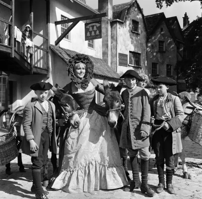 Framed Print : Shooting is in progress at Shepperton Studios on the film Framed Print : Shooting is in progress at Shepperton Studios on the film