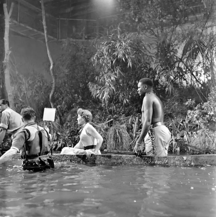 Framed Print : Shooting the Zambese rapids sequence at Elstree were Jeanne Crain