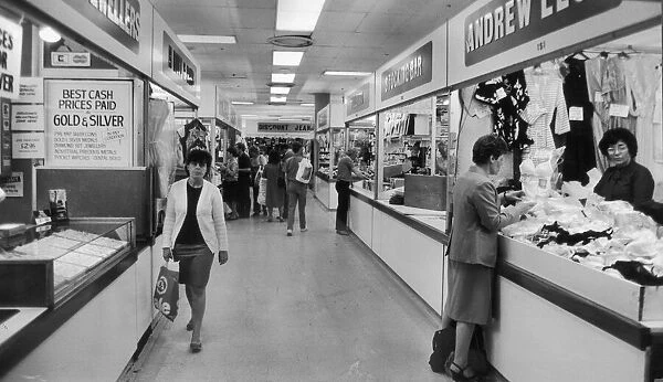 Shoppers browsing in Manchesters High Street Market. 10th July 1985
