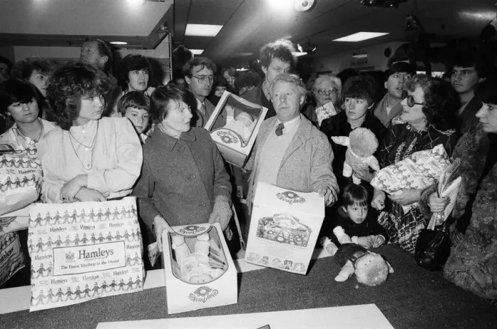 Framed Print : Shoppers buying Cabbage Patch Dolls at Hamleys, London toy store. 3rd December 1983 Framed Print : Shoppers buying Cabbage Patch Dolls at Hamleys, London toy store. 3rd December 1983